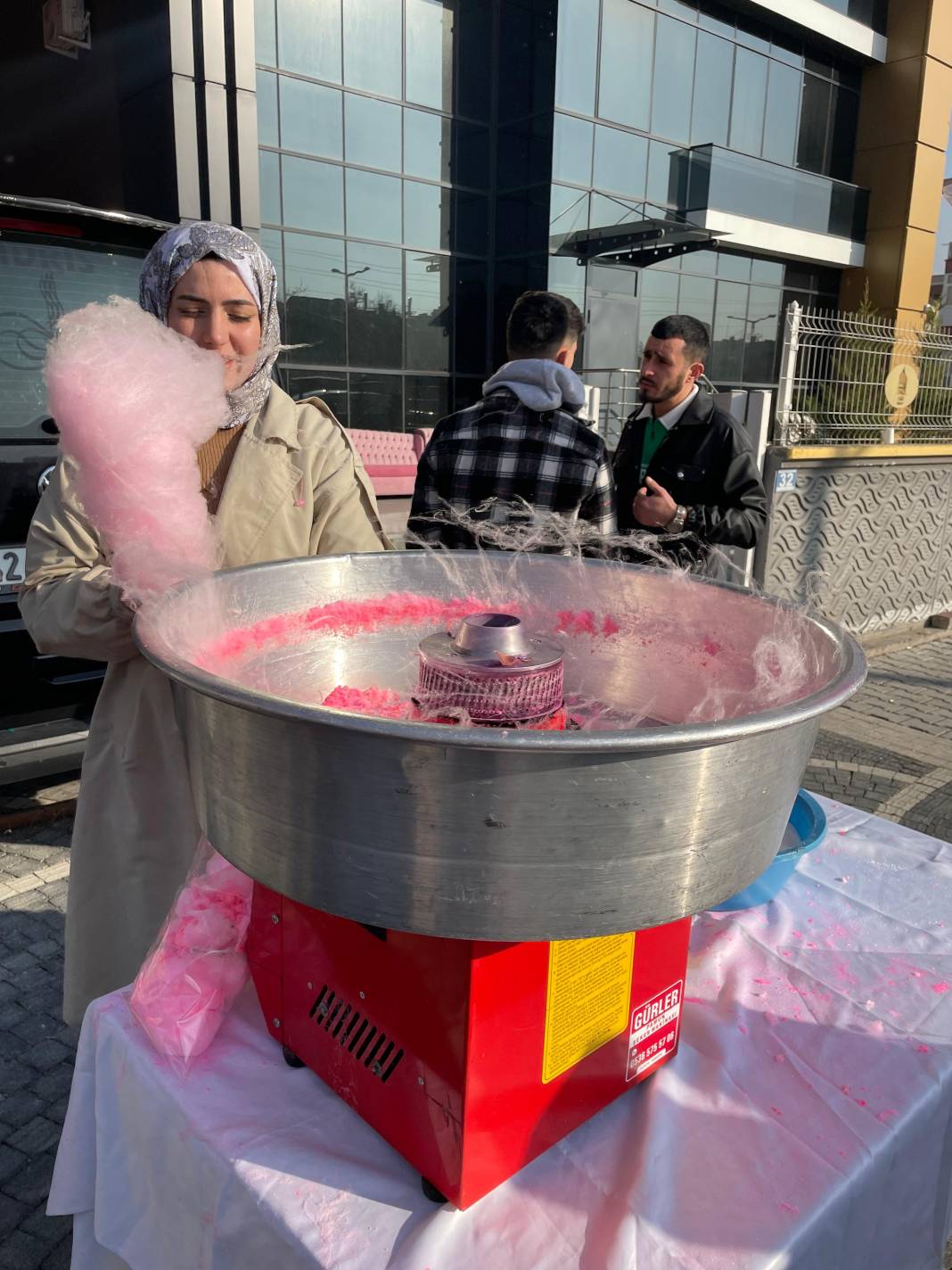 Konya’da şivlilik toplayan çocuklara pamuk şeker sürprizi 7